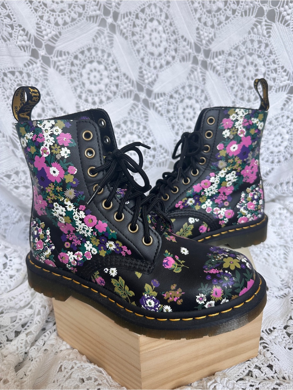 RARE Dr. Martens 1460 Pascal Vintage Floral Boots Black Purple Pink Leather Sz6